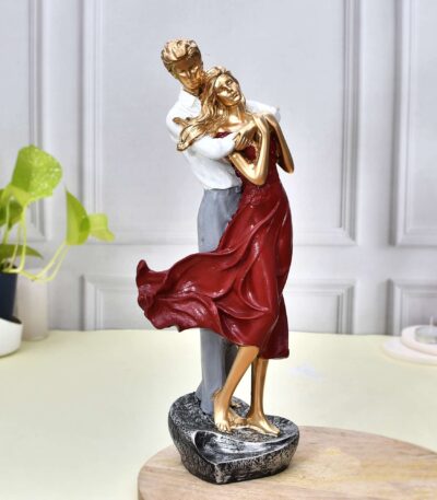 COUPLE STATUE