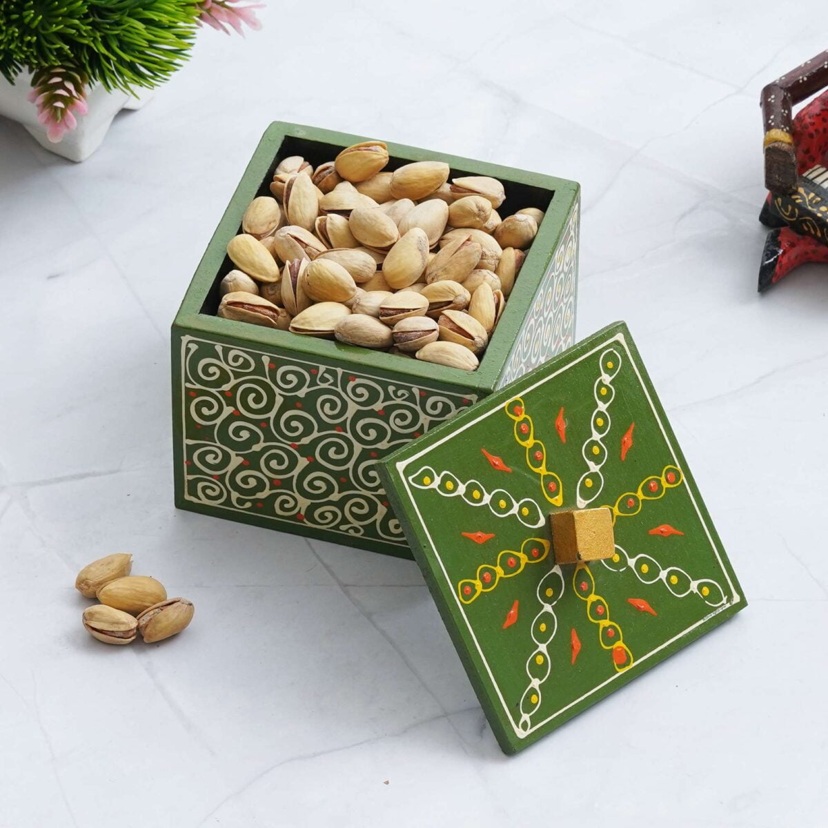 Wooden dry fruit box